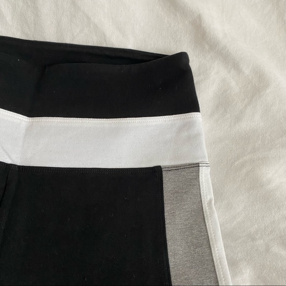 VS Pink Black Leggings with Rainbow Checker Pattern Size Small - Picture 4 of 8